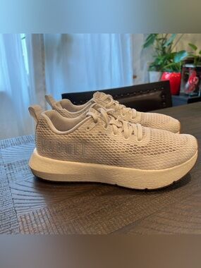 Nobull white unisex running shoes 8 women